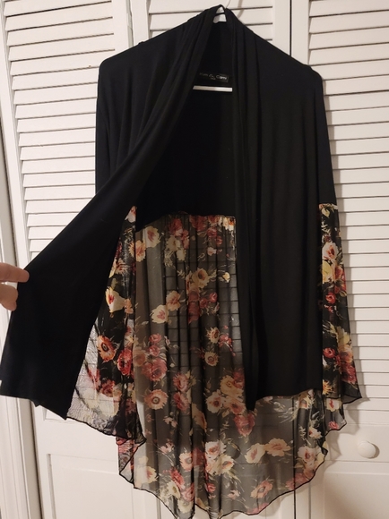 Kim & Cami Floral Black blazer - Picture 8 of 9
